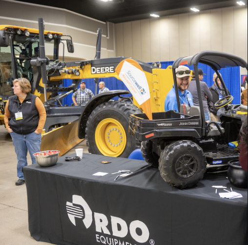 Large Equipment Exhibitor